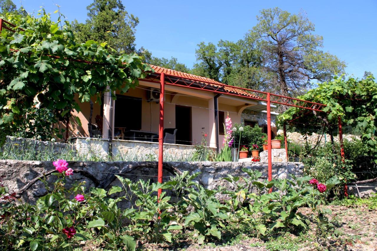 Holiday Home Gazevic Virpazar Eksteriør bilde