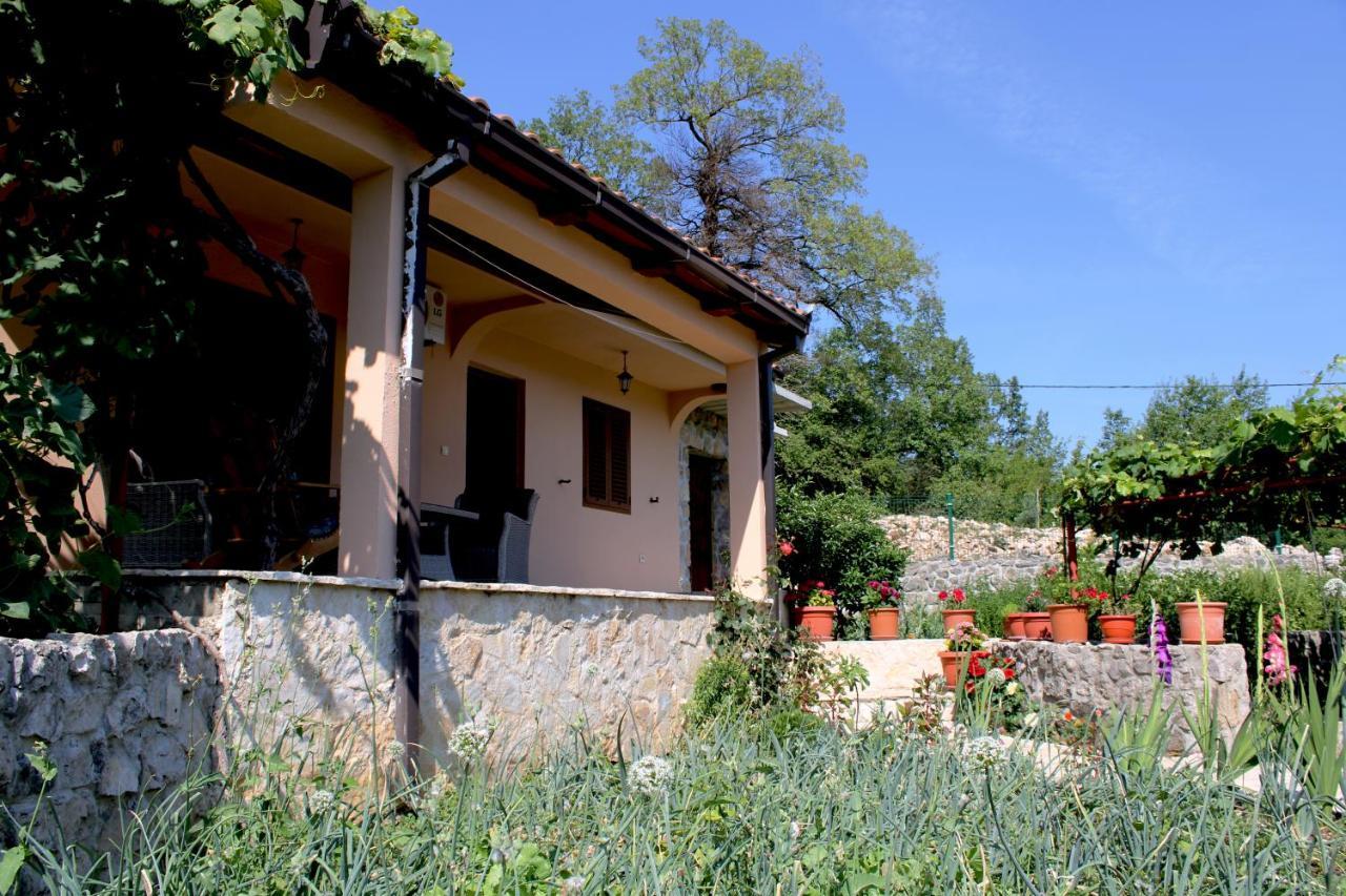 Holiday Home Gazevic Virpazar Eksteriør bilde