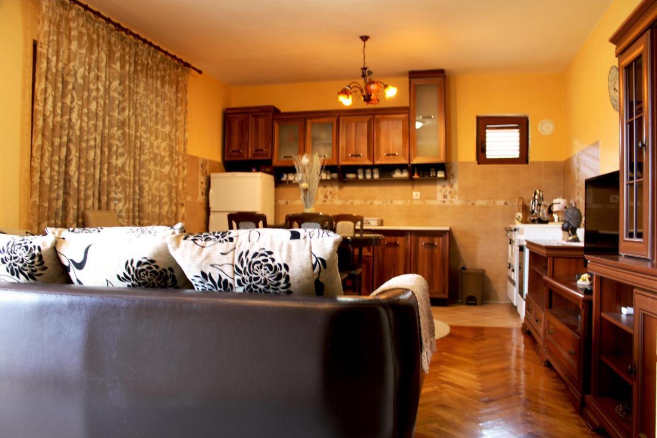 Holiday Home Gazevic Virpazar Eksteriør bilde